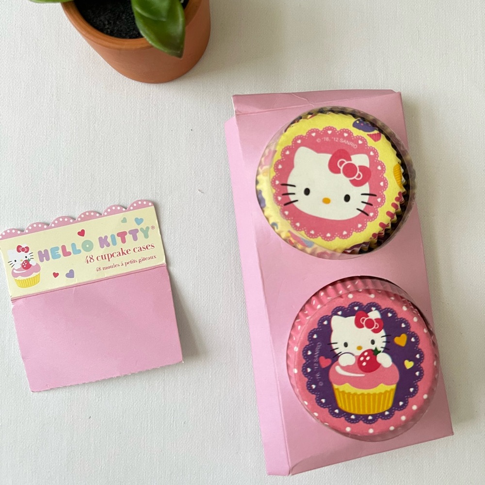 Hello Kitty assorted cupcake liners